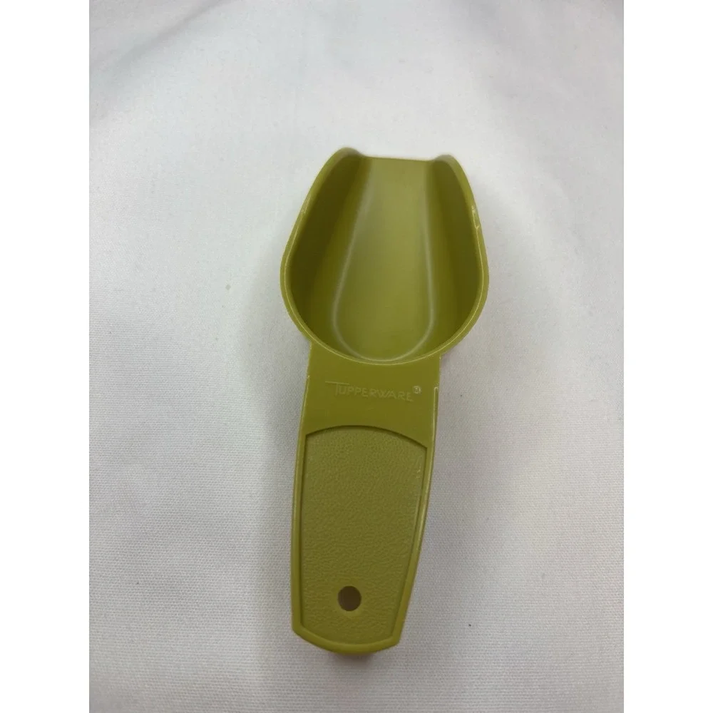 VTG Tupperware Measuring Cup Set 3pc Beige Green Plastic 1/2 & 1/3 Cup w/ Scoop